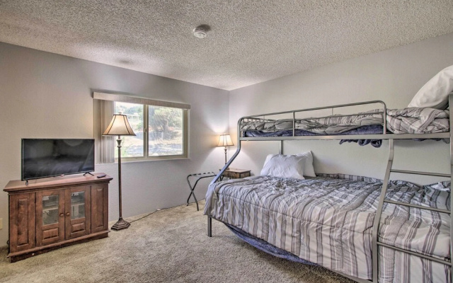 Family-friendly Home ~ 1 Mi to Kern River!