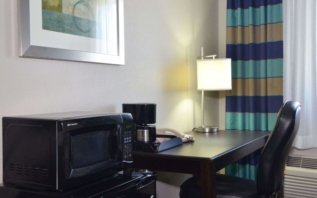 Quality Inn & Suites Kenedy - Karnes City