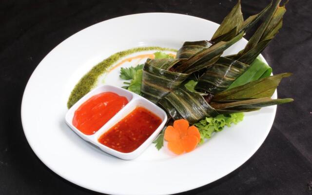 Green Tropical Village Hotel & Resort