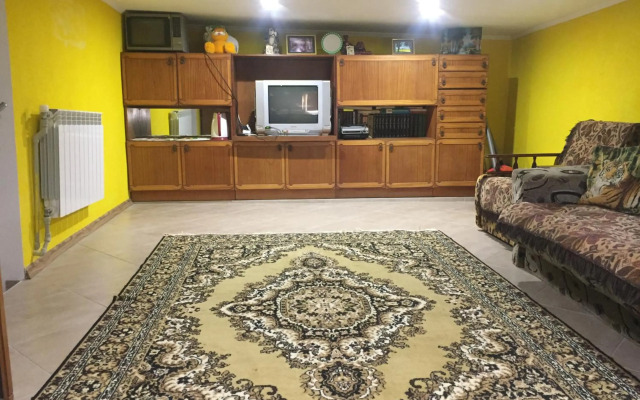 Хостел Мансардная комната с невысоким потолком до 170 см