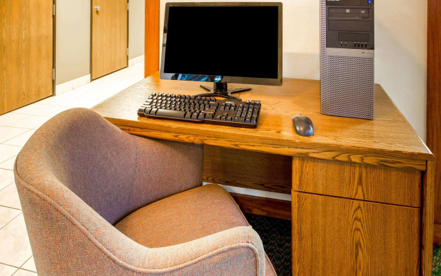 Super 8 by Wyndham Hartford WI