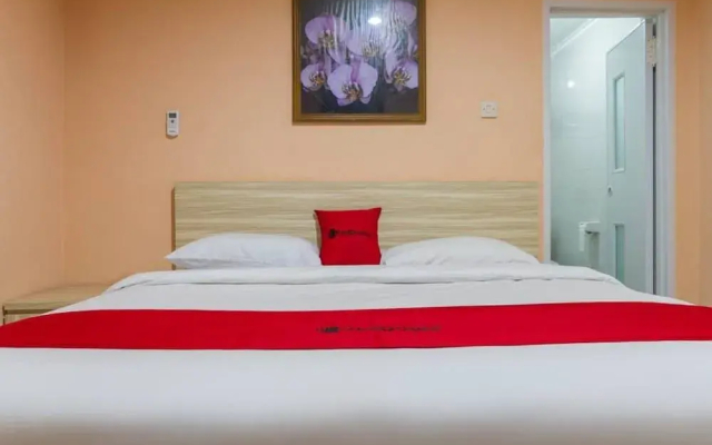 RedDoorz near Istana Plaza 2