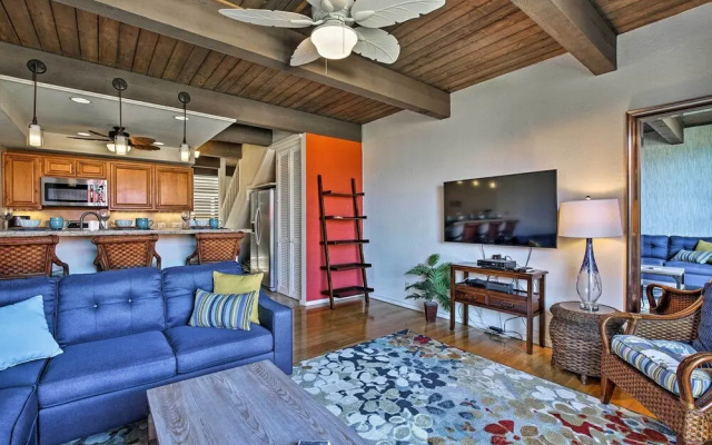 Kona Condo w/ View, Walk to Beach & Restaurants