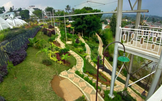 Chevilly Resort and Camp