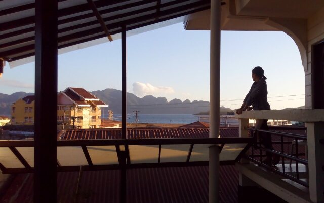 Cozy Coron Inn