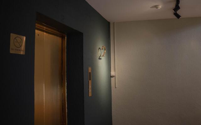 Room V @ Jalan Sultanah Near Bus Stop Batu Pahat