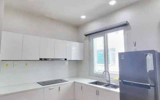 Amy Apartment Hue