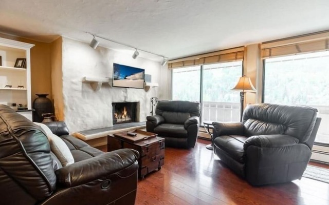 Scorpio Condos with Magnificent Vail Mountain Views by RedAwning