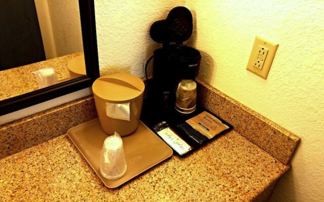 Cochran Inn & Suites