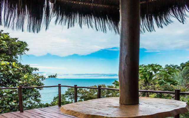 Casa de luxo com piscina e natureza em Ilhabela