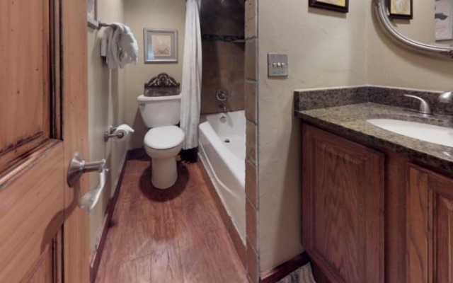 Lionshead Village - Landmark Condos 2 Bedroom