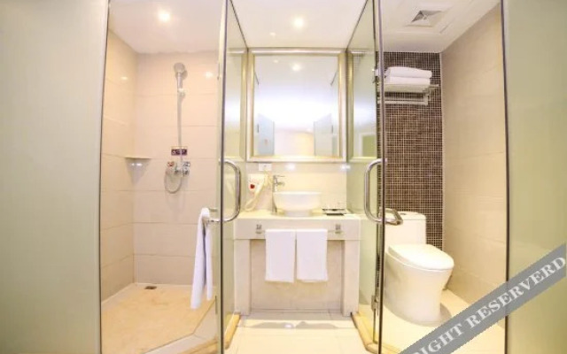 Ease Hotel (Yichang China Three Gorges University)