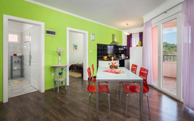1 - Modern apt w big Garden & Terrace w. sea View