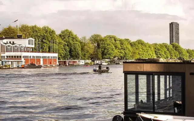 WM Picturesque Modern Houseboat (Nova Cura) - RNU 64028