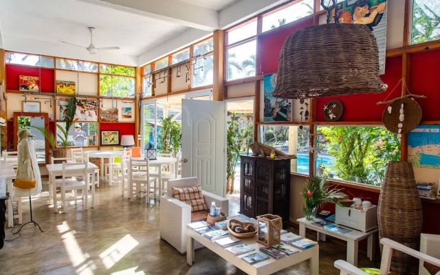 Caribbean Living Beach Club & Hostel