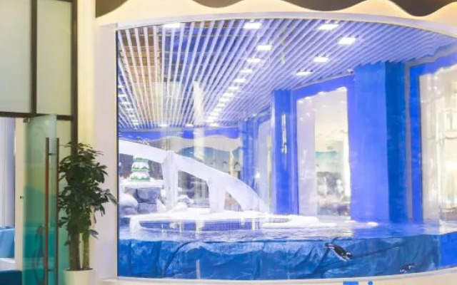 Shanghai Jinqiao Haichang Penguin Resort Hotel