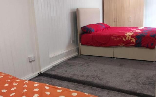 Lovely 3-bed Apartment in Parkgate Rotherham
