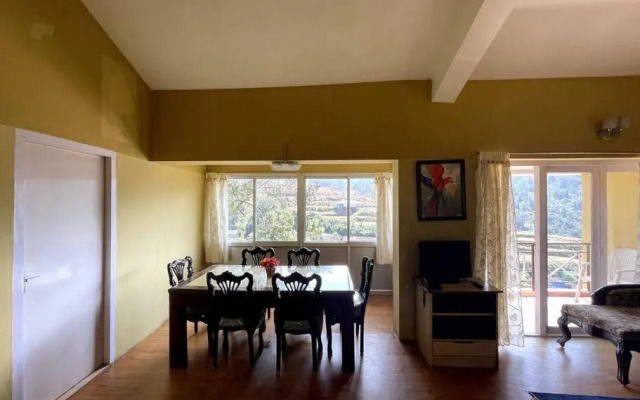 Rustic 3-BR Villa w/ Front & Back Yards in the mountains