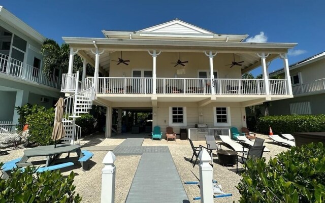 Mojito Breeze Getaway 4 Bedroom Home by Redawning