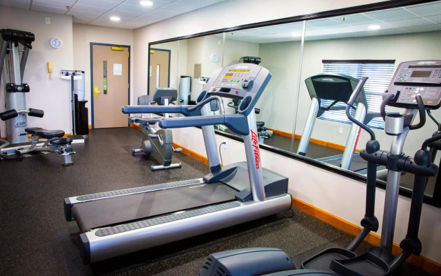 Country Inn & Suites by Radisson, Burlington (Elon), NC