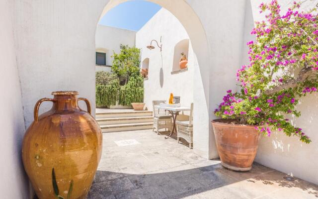 Pool, Trullo and Nature Preserve
