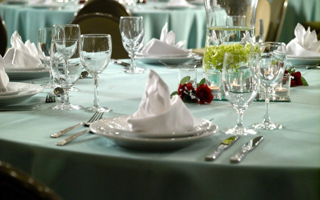 Crowne Plaza Charleston Airport - Conv Ctr by IHG