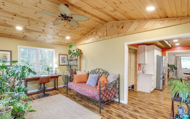 Ski Asheville! Mountain-view Hideaway w/ Deck