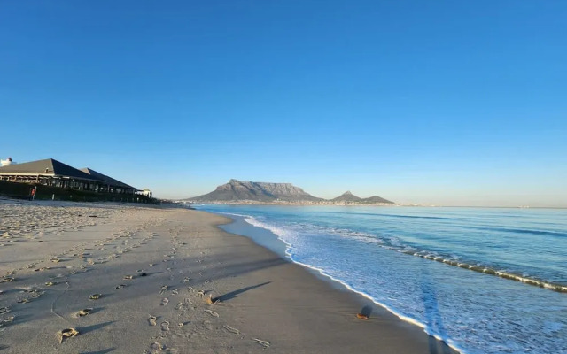 Flamingo Villa Beach Pool Luxury Solar Back Up