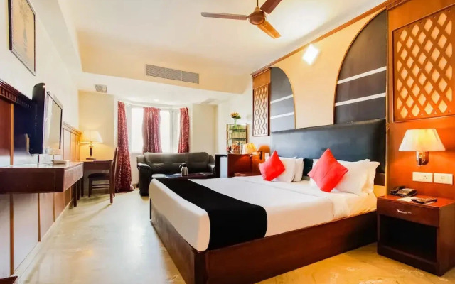 Hotel Raj by OYO