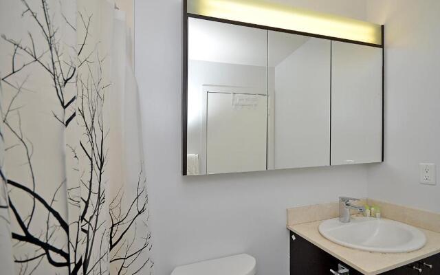 Royal Stays Furnished Apartments - Missisauga City Centre