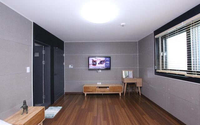 Uljin blue ara B pension