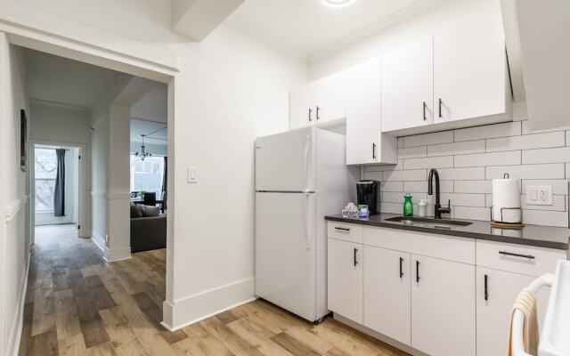 3BR Apartment With Netflix Near King Street