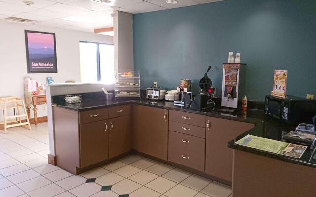 Travelodge by Wyndham Knoxville East