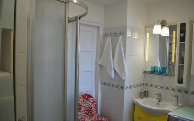 Aha Apartment