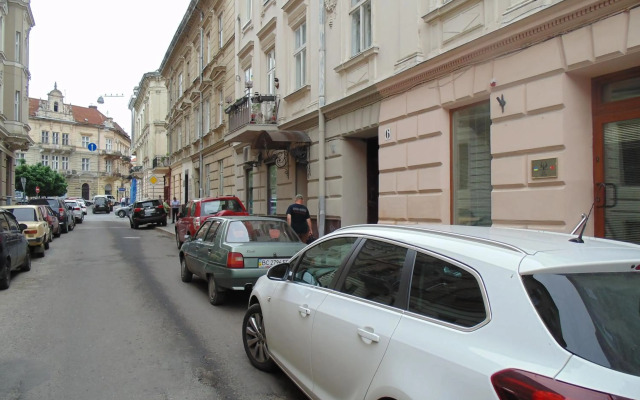 Apartment on Voloshyna