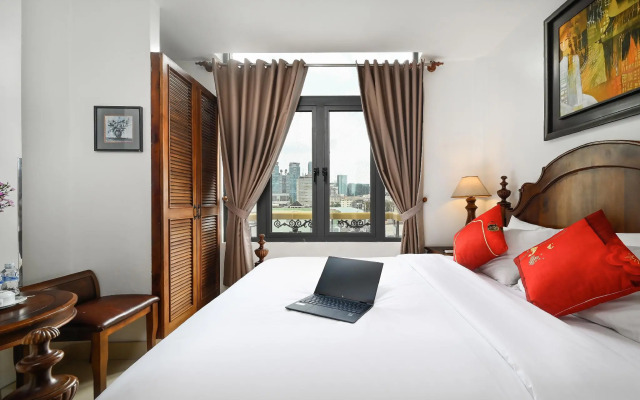 Halo Hotel