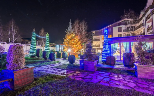Green Wood Hotel