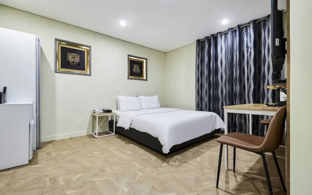 FILM37.2HOTEL
