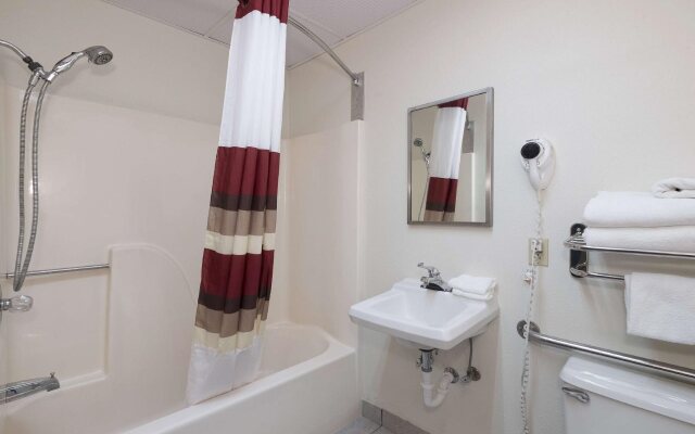 Bearcat Inn and Suites