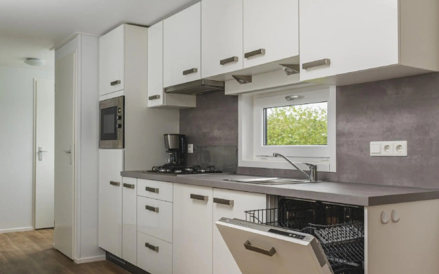 Chalet in Zuna by Tennis Court