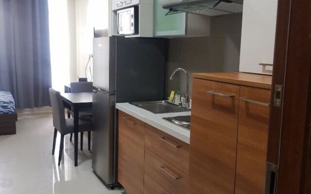 OYO 215 Sunshine City Suites