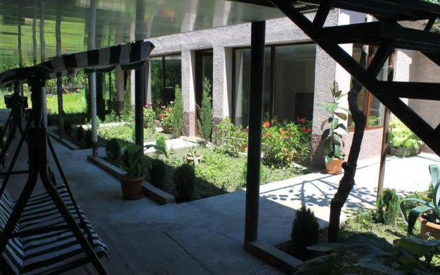 The Kiwi House