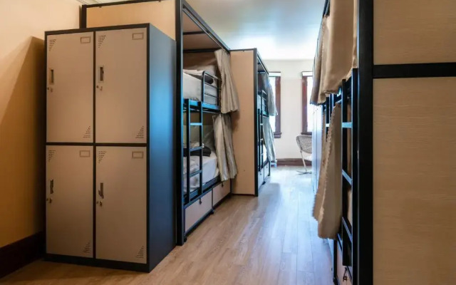 QBEDS Hostel