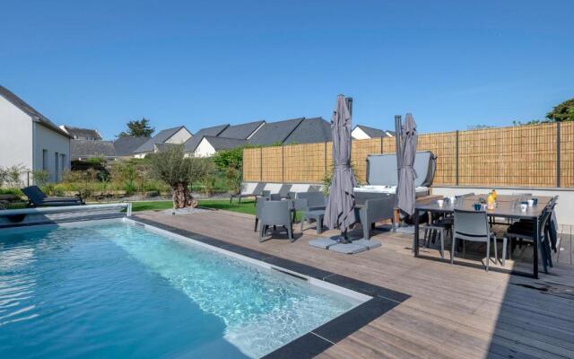 Maison moderne avec piscine et jacuzzi pour 15 personnes !