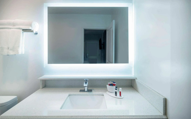 Days Inn by Wyndham Galt/Elk Grove South