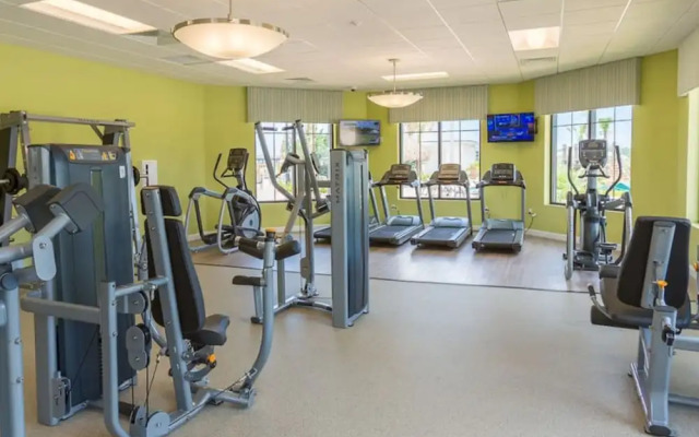 Amazing 4bdr House Storey Lake