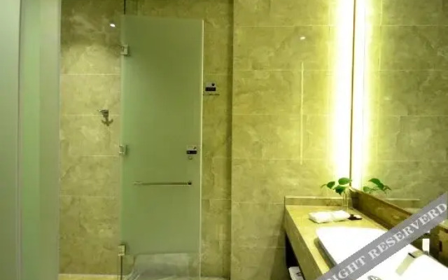 Bolaihua Hotel Wuhan Guanggu