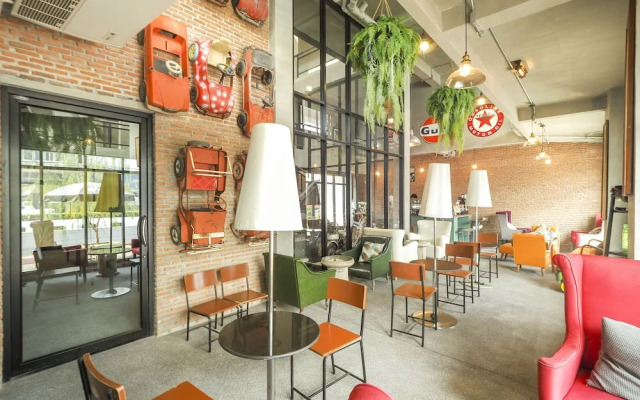 OYO 820 Labkoff Cafe and Hostel