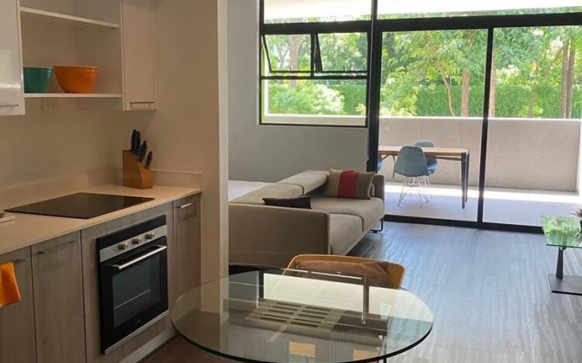 BEE Suites Santa Ana