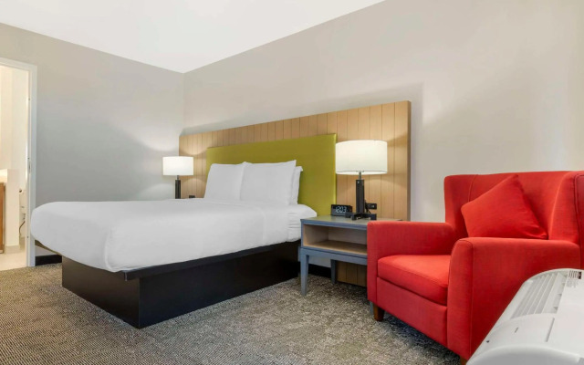 Country Inn & Suites by Radisson, Vallejo Napa Valley, CA